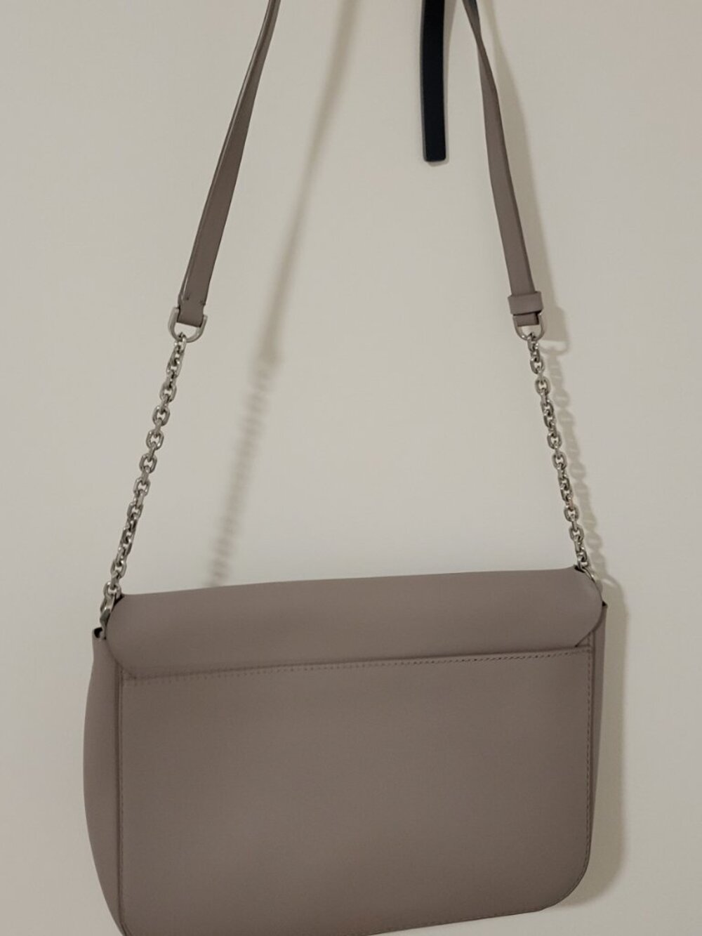 Kate Spade Grey Scalloped Pebbled Leather Crossbody Bag - Like New - Picture 3 of 3